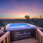 Zante Lagos Homes Treehouse And