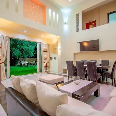 Zante Lagos Homes Treehouse And