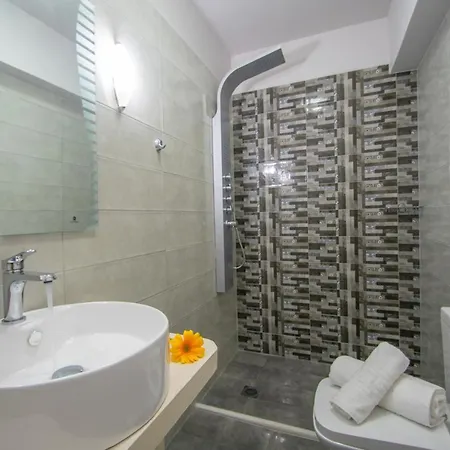 Zante Lagos Homes Treehouse And *