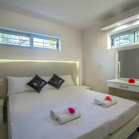 Villa Zante Lagos Homes Treehouse And